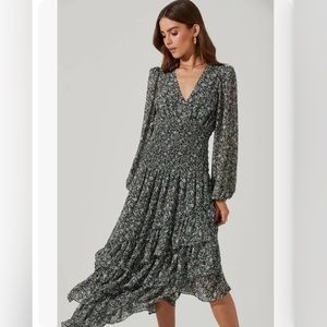 💓NWOT Astr The Label Long Sleeve Asymmetrical Ruffle Floral Midi Dress - Size S